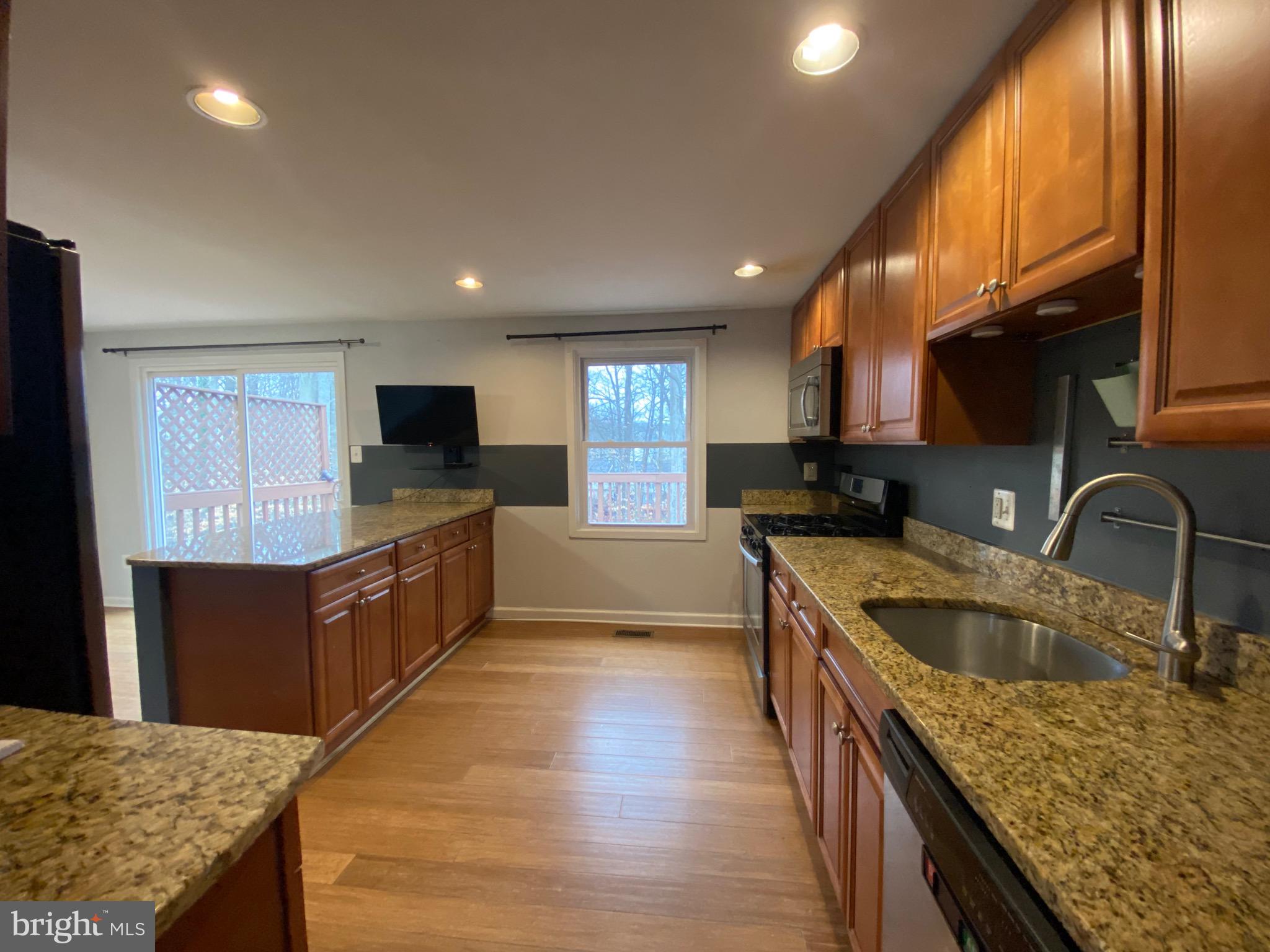 7621 Fallswood Way Lorton, VA 22079 - Photo 6 of 24