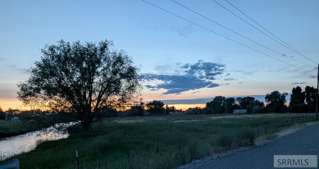 589 North 3600 Street Menan, ID 83434 - Photo 4 of 34