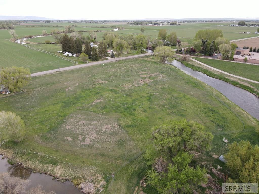 589 North 3600 Street Menan, ID 83434 - Photo 8 of 34