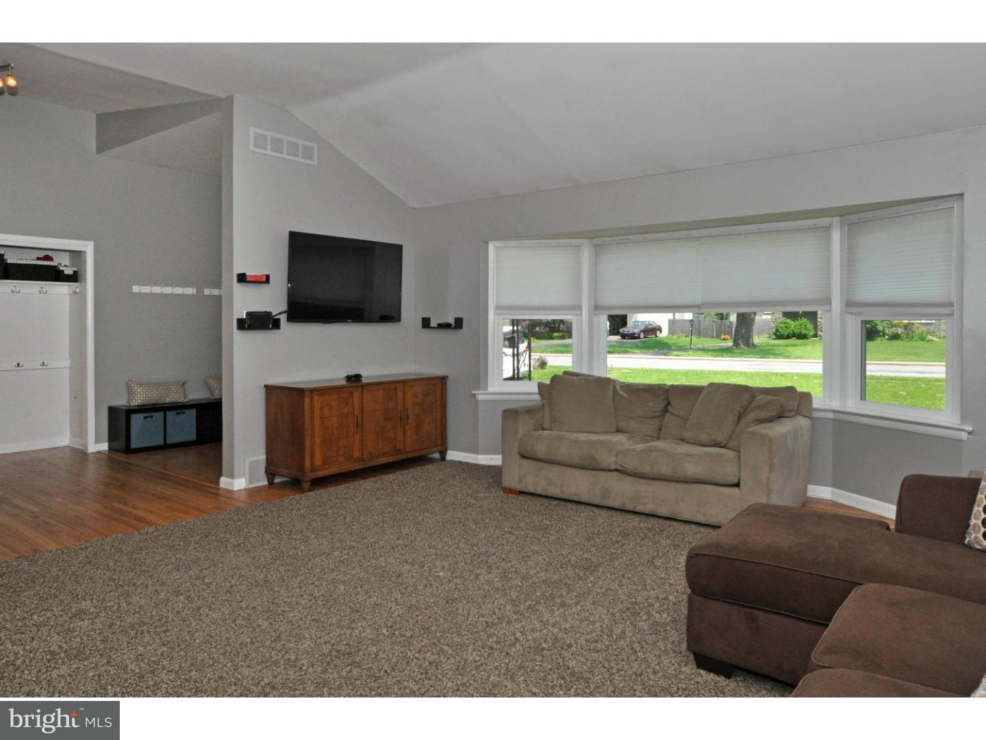 1004 Church Road Oreland, PA 19075 - Photo 4 of 25 Living Room