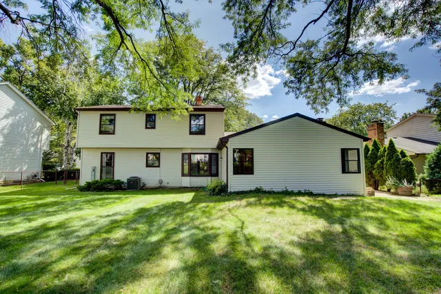 $740,000 | 907 Secretariat Drive, Naperville, IL 60540