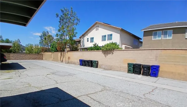 $1,600 | 580 West Shamrock Street, Rialto, CA 92376