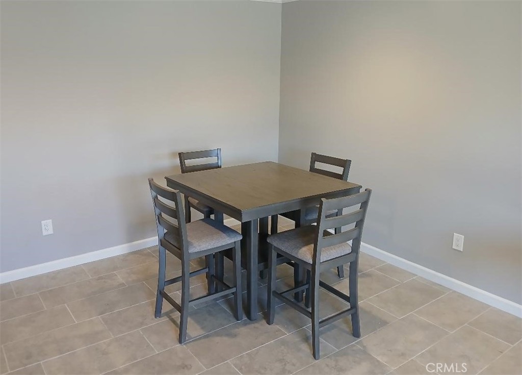 580 West Shamrock Street Rialto, CA 92376 - Photo 4 of 9