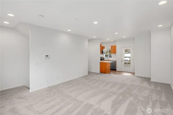 a view of a big room with closet and windows