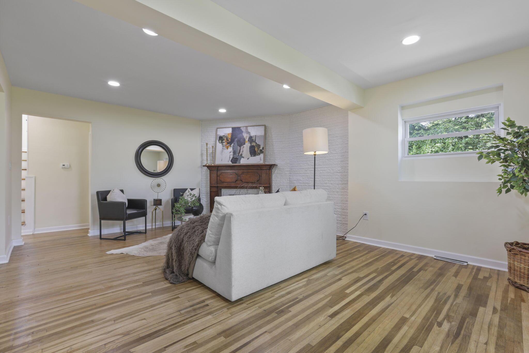 1121 Shady Lane Road Columbus, OH 43227 - Photo 6 of 55 12-web-or-mls-0V3A0375