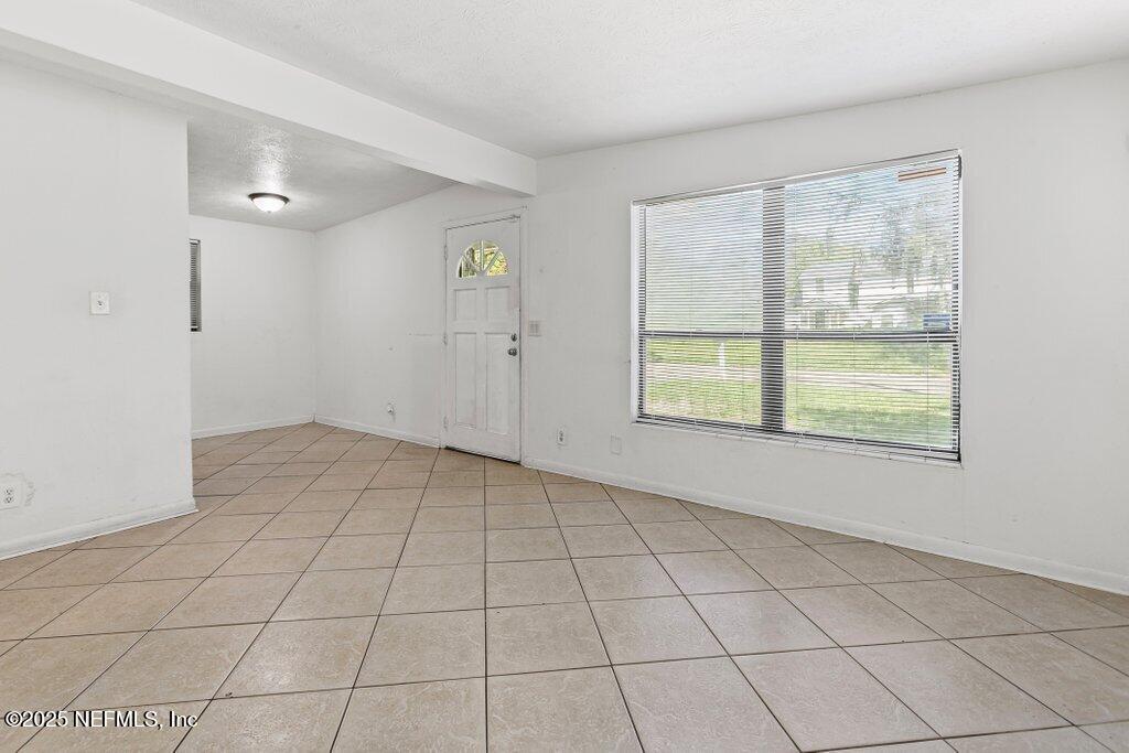 1004 Maynard Street Jacksonville, FL 32208 - Photo 5 of 34 010-1004MaynardStreet-Jacksonville-FL-32