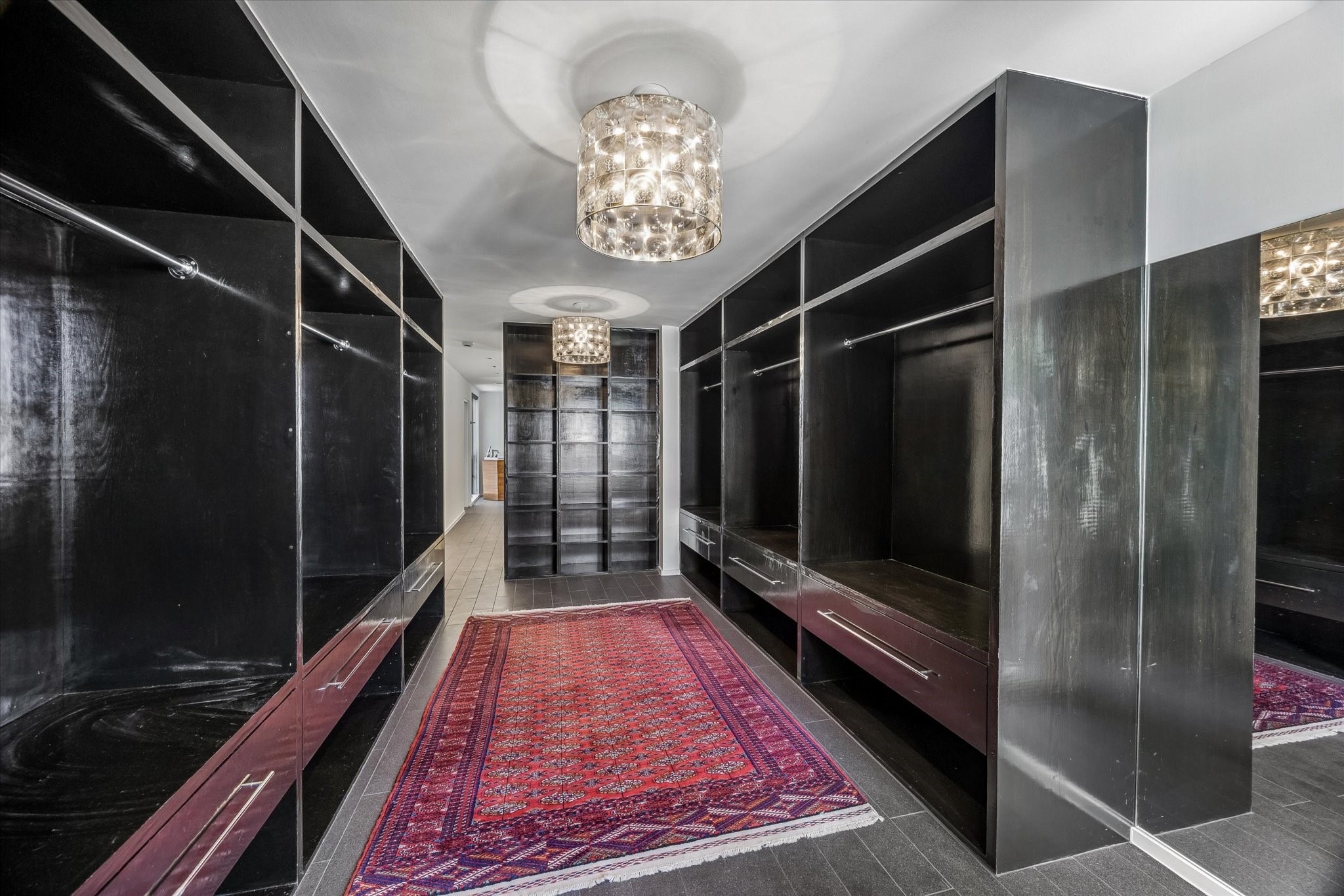 1007 Barkdull Street, Unit 4 Houston, TX 77006 - Photo 18 of 28 Amazing walk in closet with decorative chandeliers and natural light from window. Built in drawers, hanging space, shoe/hat/handbag storage and mirror.