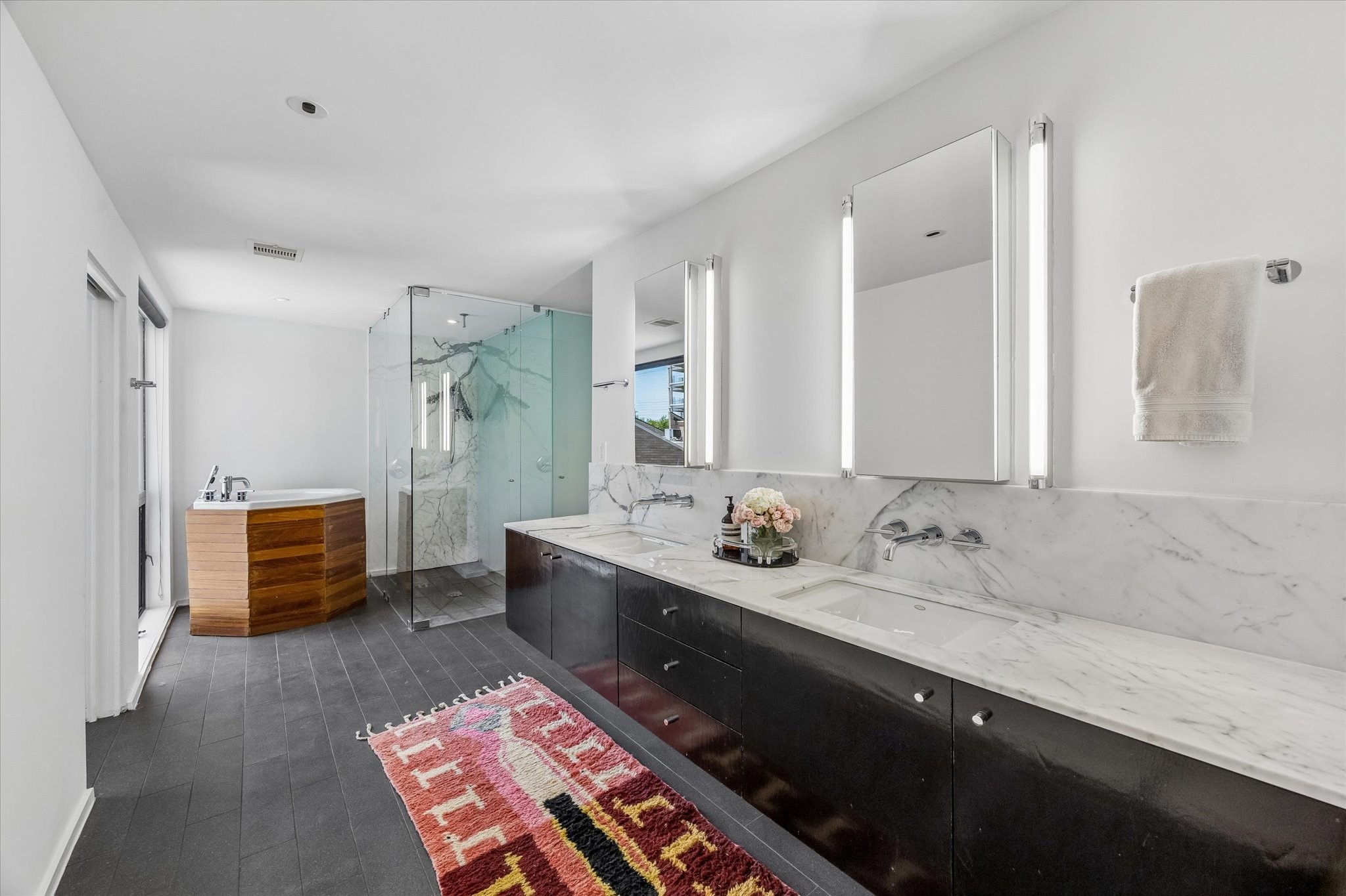 1007 Barkdull Street, Unit 4 Houston, TX 77006 - Photo 19 of 28 Primary bath with marble counters, dual sinks with vanity mirrors, Japanese soaking tub and shower.