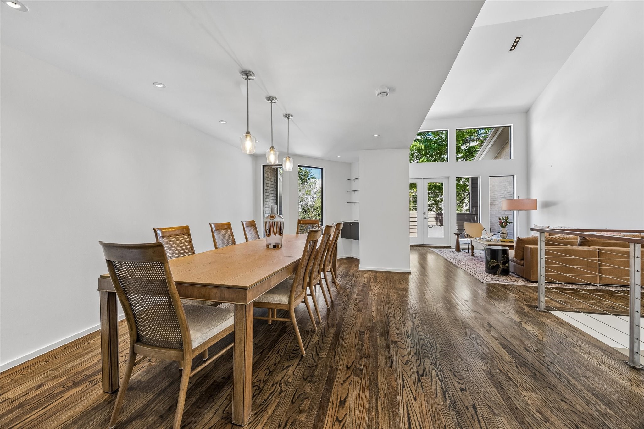 1007 Barkdull Street, Unit 4 Houston, TX 77006 - Photo 7 of 28 Dining room on second floor with built in drybar and is neseled between the family room and kitchen.