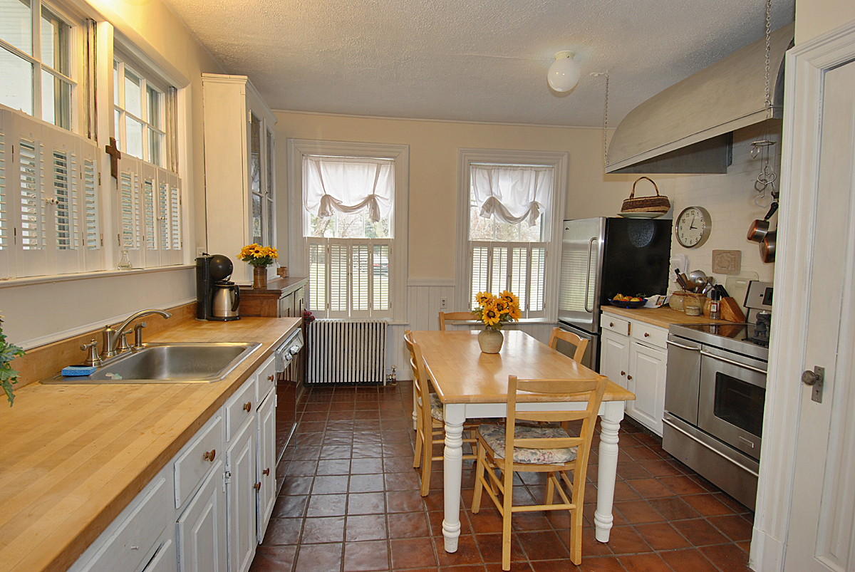 143 Gerdes Road New Canaan, CT 06840 - Photo 15 of 34 Kitchen with eating area