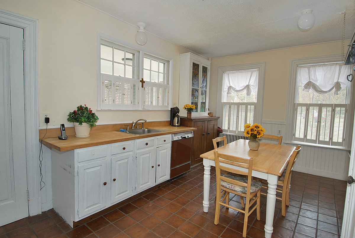 143 Gerdes Road New Canaan, CT 06840 - Photo 16 of 34 Kitchen with eating area