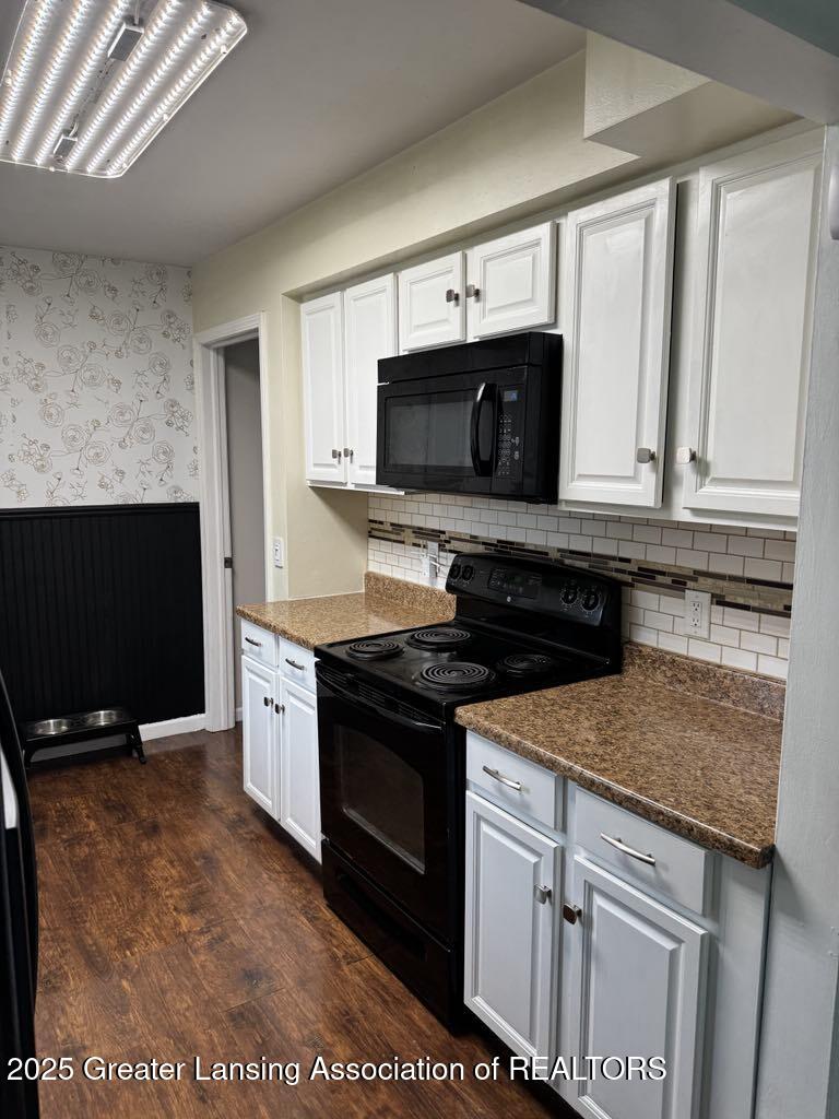 1568 Haslett Road East Lansing, MI 48823 - Photo 9 of 41 Kitchen 7