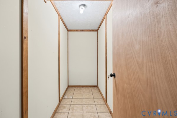 2371 Cedar Bend Road Appomattox, VA 24522 - Photo 40 of 50 a view of a hallway