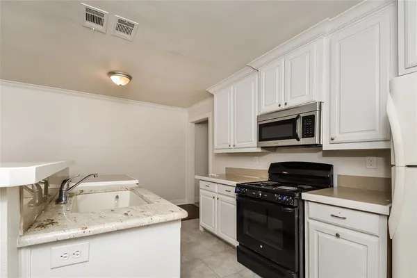 $1,200 | 814 West College Street, Sherman, TX 75092