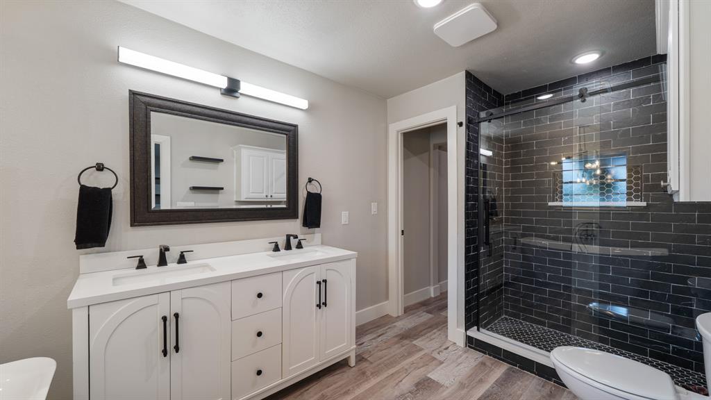 129 King Arthur Road Mabank, TX 75156 - Photo 10 of 33 a bathroom with a toilet sink and mirror