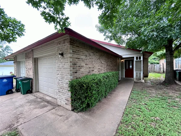 $1,695 | 2103 Courtney Street, Unit B, Austin, TX 78745
