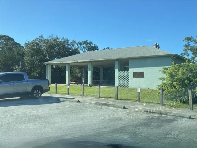 a view of a house with backyard and porch