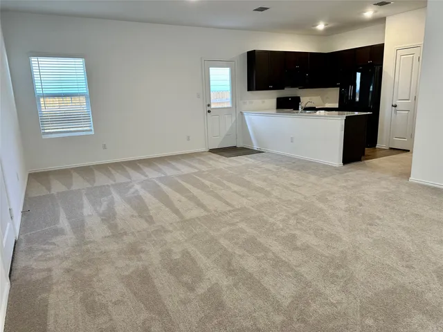 $1,650 | 345 The Bad Way, Jarrell, TX 76537