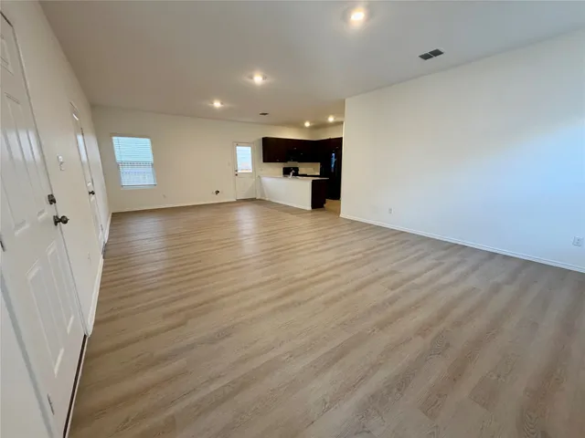 $1,650 | 345 The Bad Way, Jarrell, TX 76537