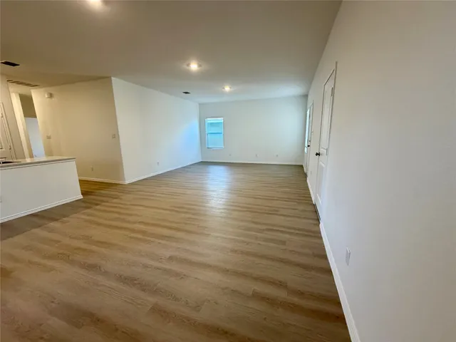 $1,650 | 345 The Bad Way, Jarrell, TX 76537