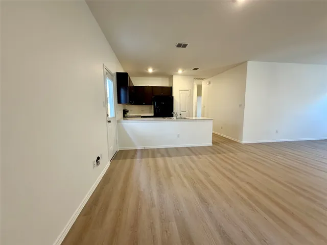 $1,650 | 345 The Bad Way, Jarrell, TX 76537