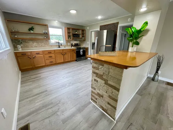 $99,900 | 318 West 10th Street, Bicknell, IN 47512