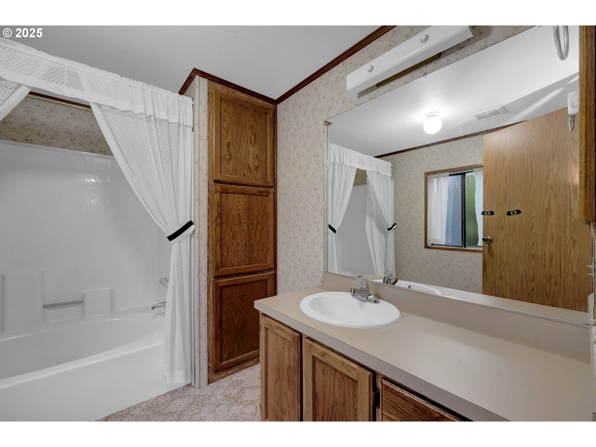 1199 North Terry Street, Unit 366 Eugene, OR 97402 - Photo 16 of 32 Bathroom, Attached