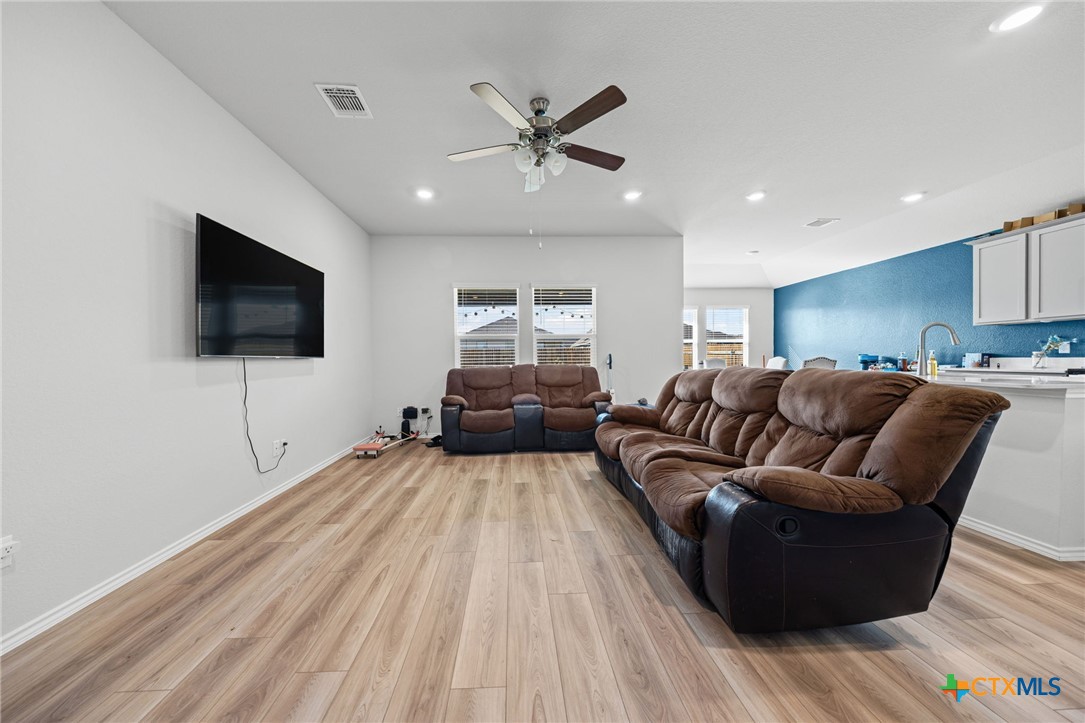 7203 Gilbert Drive Killeen, TX 76549 - Photo 8 of 16 a living room with furniture and a flat screen tv