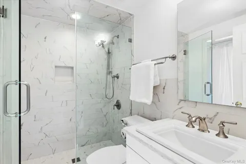 $3,995,000 | 61 Factory Pond Road, Locust Valley, NY 11560