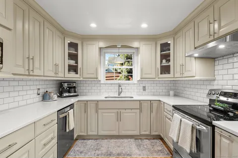 $1,495,000 | 77 Maple Street, Darien, CT 06820