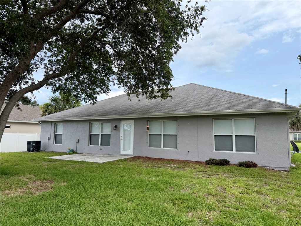 324 Seaside Terrace Sebastian, FL 32958 - Photo 3 of 13