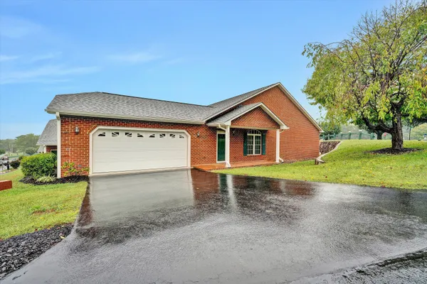 $334,950 | 2501 Feather Garden Circle, Vinton, VA 24179
