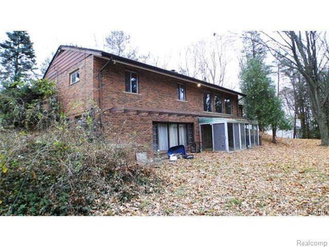 5180 Franklin Road Bloomfield Hills, MI 48302 - Photo 10 of 11 REAR VIEW.jpg
