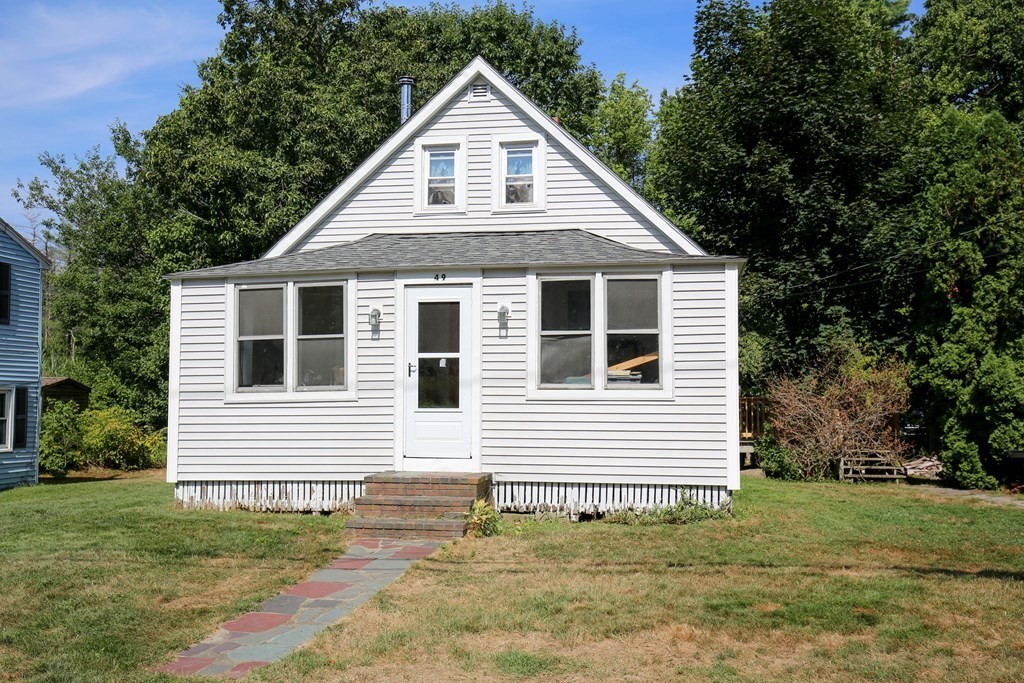 49 Rabbit Road Salisbury, MA 01952 - Photo 3 of 29 a view of a house with a yard