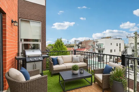 $774,900 | 2319 North Leavitt Street, Unit 4, Chicago, IL 60647