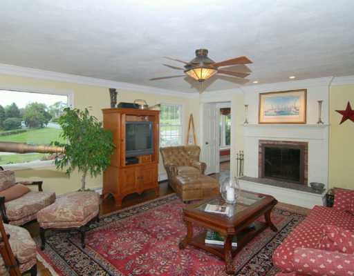156 Lepes Road Portsmouth, RI 02871 - Photo 3 of 8 Den/Family/Great Room.