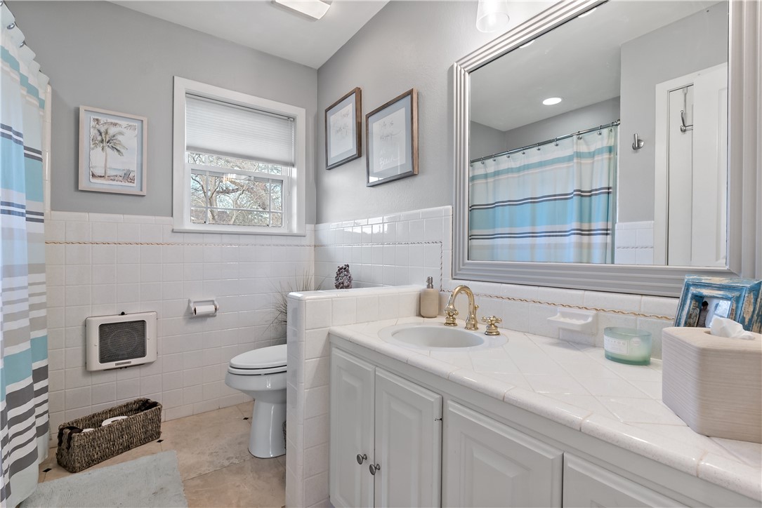 507 Crescent Drive Bryan, TX 77801 - Photo 26 of 41 a bathroom with a sink a toilet and a mirror