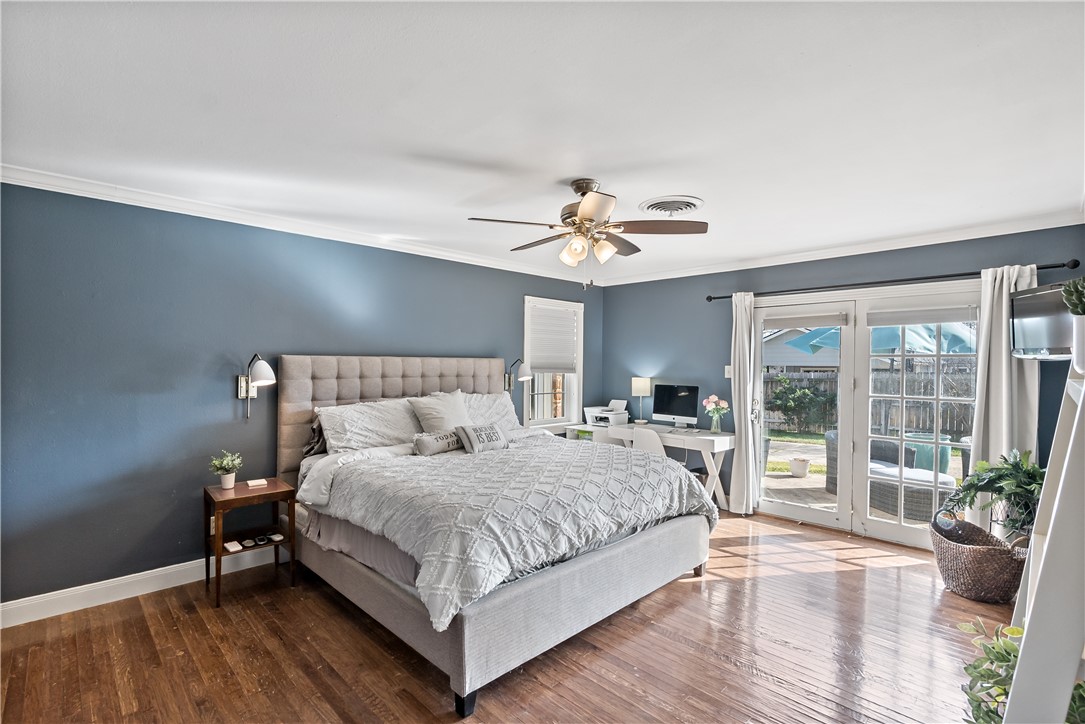 507 Crescent Drive Bryan, TX 77801 - Photo 27 of 41 a bedroom with a large bed lamp and a large window