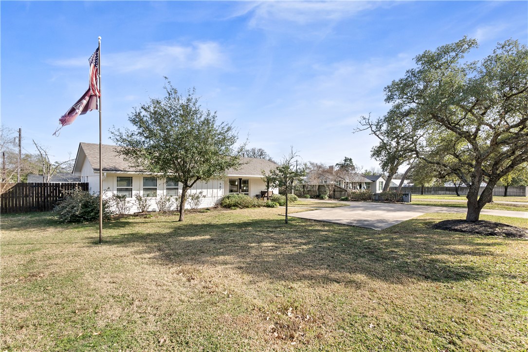 507 Crescent Drive Bryan, TX 77801 - Photo 3 of 41 a view of a outdoor space