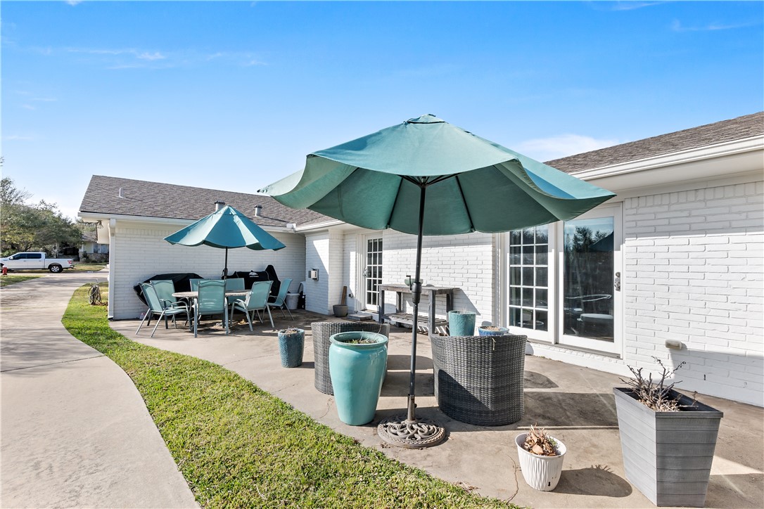 507 Crescent Drive Bryan, TX 77801 - Photo 38 of 41 a view of a patio with chairs and umbrellas