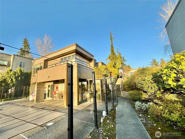 a view of a house with entertaining space