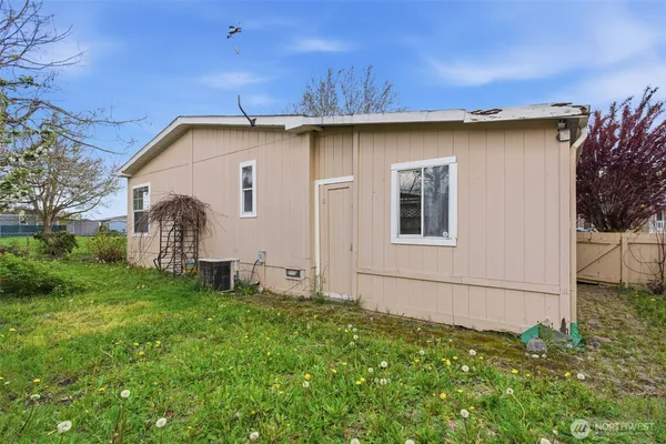 a front view of house with yard