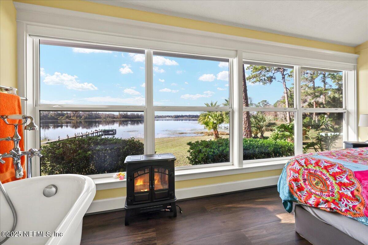 802 Lemon Avenue Crescent City, FL 32112 - Photo 10 of 46 a living room with couch and a window