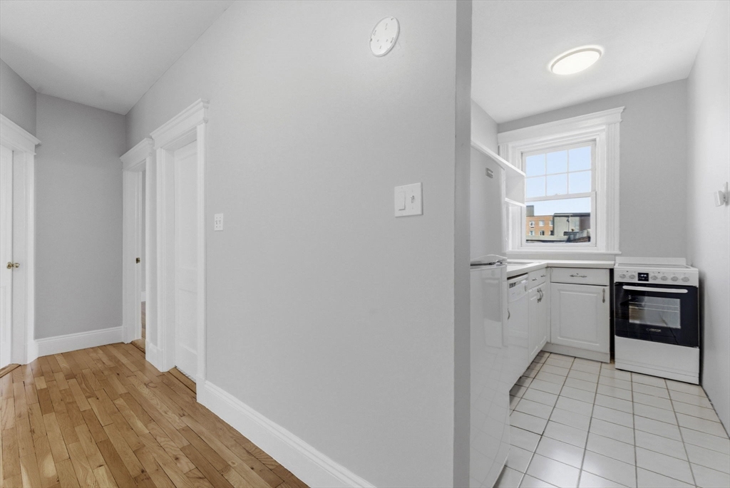 77 Parkman Street, Unit 4 Brookline, MA 02446 - Photo 5 of 20