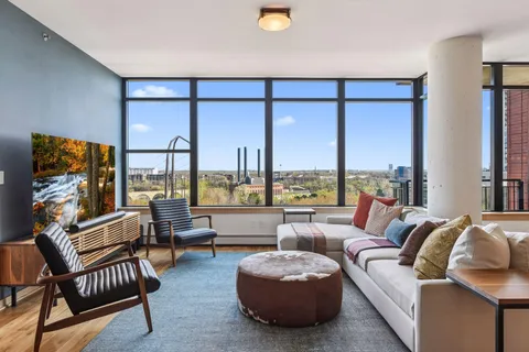 $1,100,000 | 215 10th Avenue South, Unit 708, Minneapolis, MN 55415