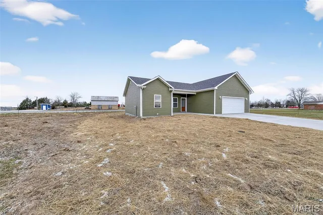 $250,000 | 104 Birchtree Drive, Vandalia, MO 63382