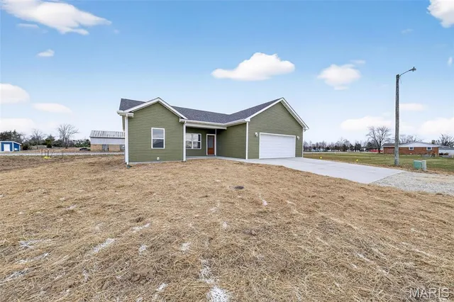 $250,000 | 104 Birchtree Drive, Vandalia, MO 63382