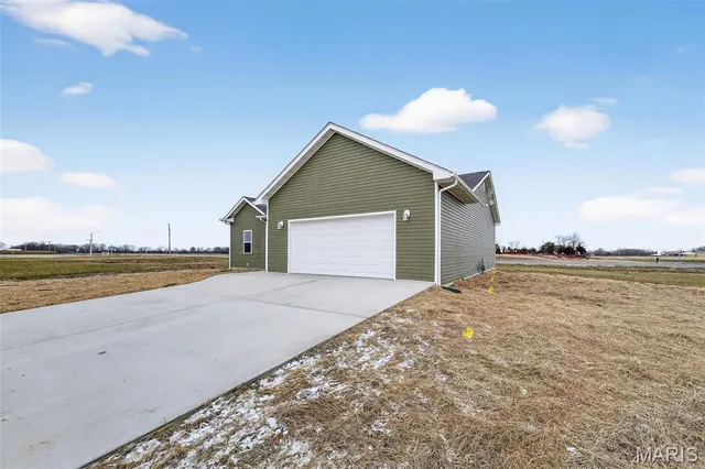 $250,000 | 104 Birchtree Drive, Vandalia, MO 63382