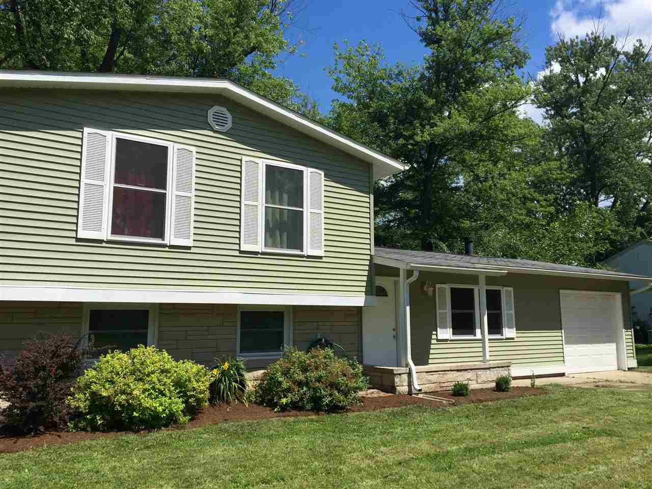 3242 North Stoneycrest Road Bloomington, IN 47404 - Photo 3 of 17 Gallery Image 3