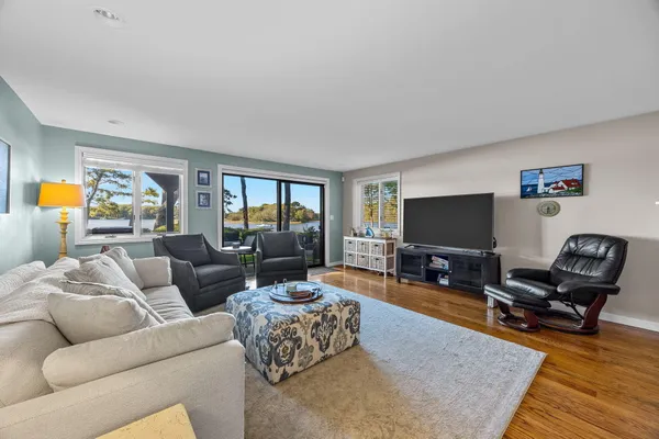 $950,000 | 381 Great Oak Road, Unit 9, Mashpee, MA 02649
